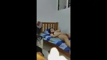 Gadis Cantik Pasrah Goyang Kasur Kost Bareng Pacar poster