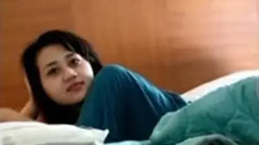 Mahasiswi Dewi Cantik Pasrah Goyang Kasur poster
