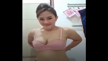 Pegawai Bank Montok Pulen Colmek Bugil Di Wc poster